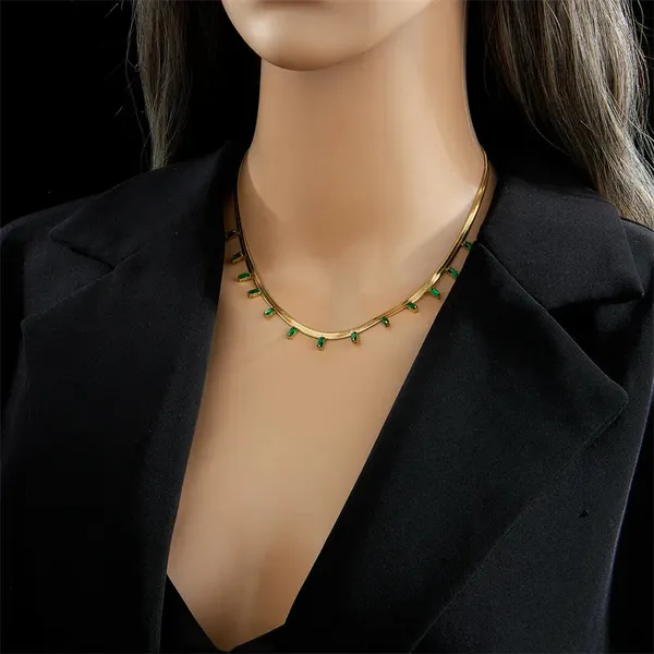 Gold_Emerald_Necklace_For_Women